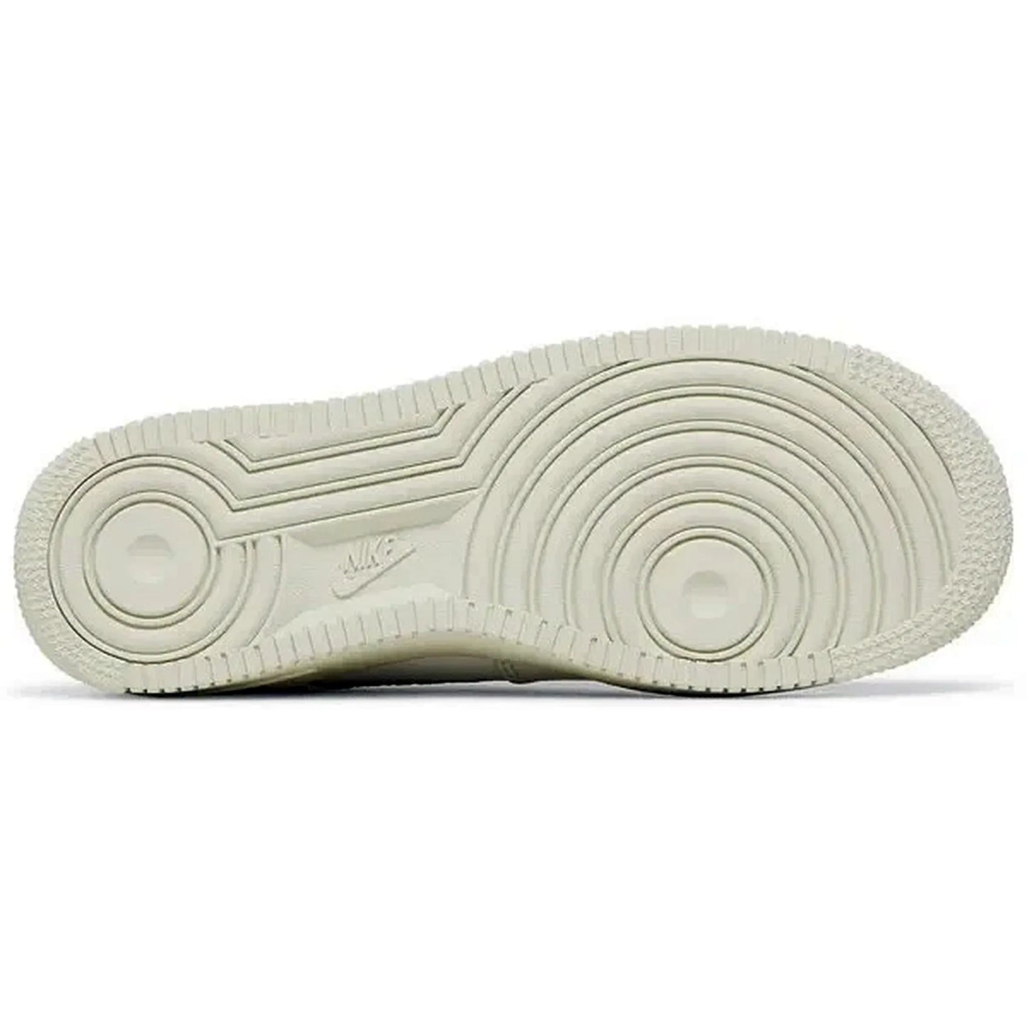 Nike Air Force 1 Low PRM Jewels White – Unteransicht mit cremefarbener Gummiaußensohle, klassischem Air Force 1-Kreisprofil und rutschfestem Grip für optimalen Halt.