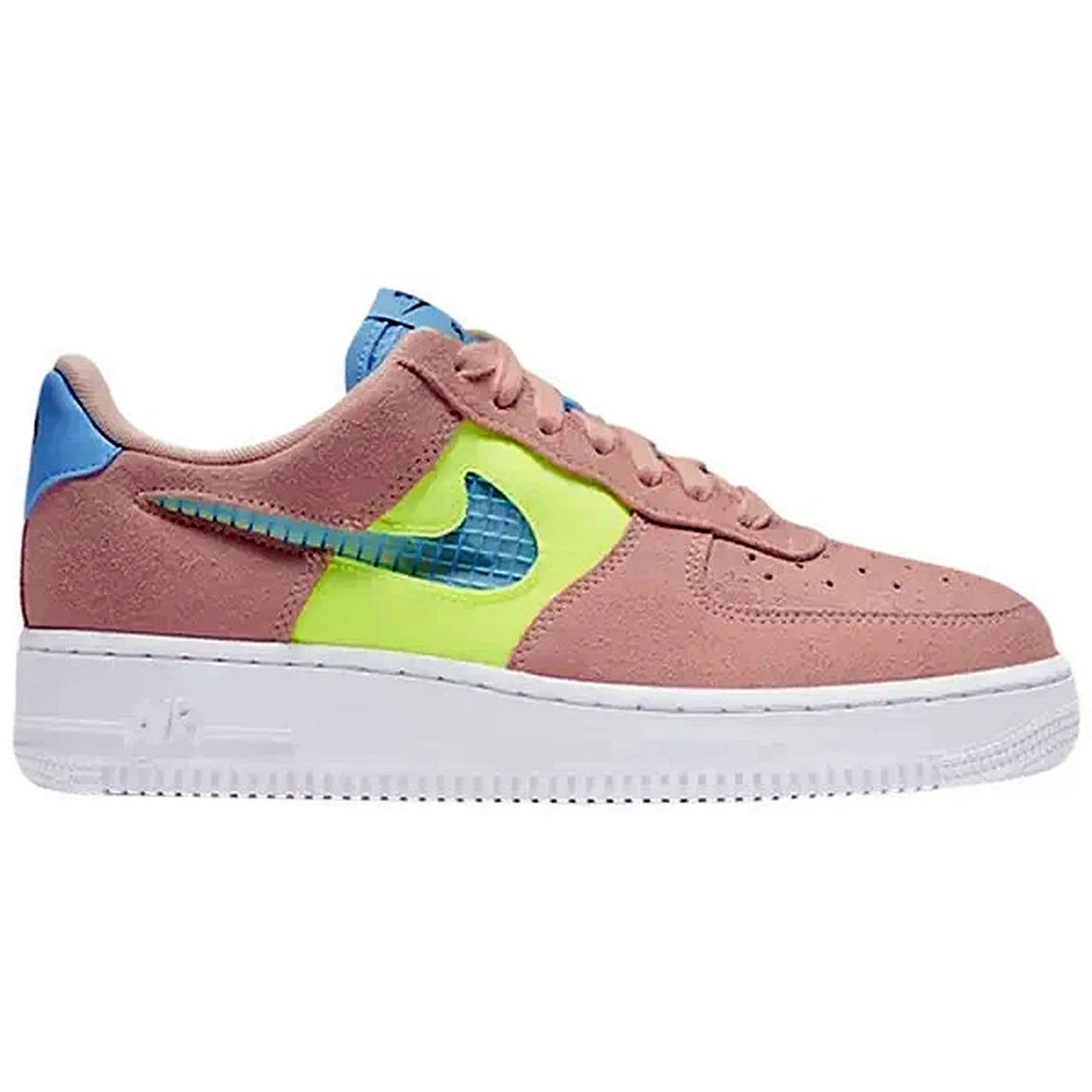 Nike Air Force 1 Low Wmns Washed Coral Ghost Green – Damen Sneaker in Rosa mit grünem Akzentpanel, blauem Swoosh und weißer Sohle, Seitenansicht.