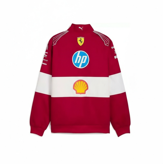 Rückseite der PUMA Scuderia Ferrari Teamjacke 2025 in Rot-Weiß mit Shell- und HP-Logos – offizielles Ferrari F1-Merchandise für Motorsportfans.