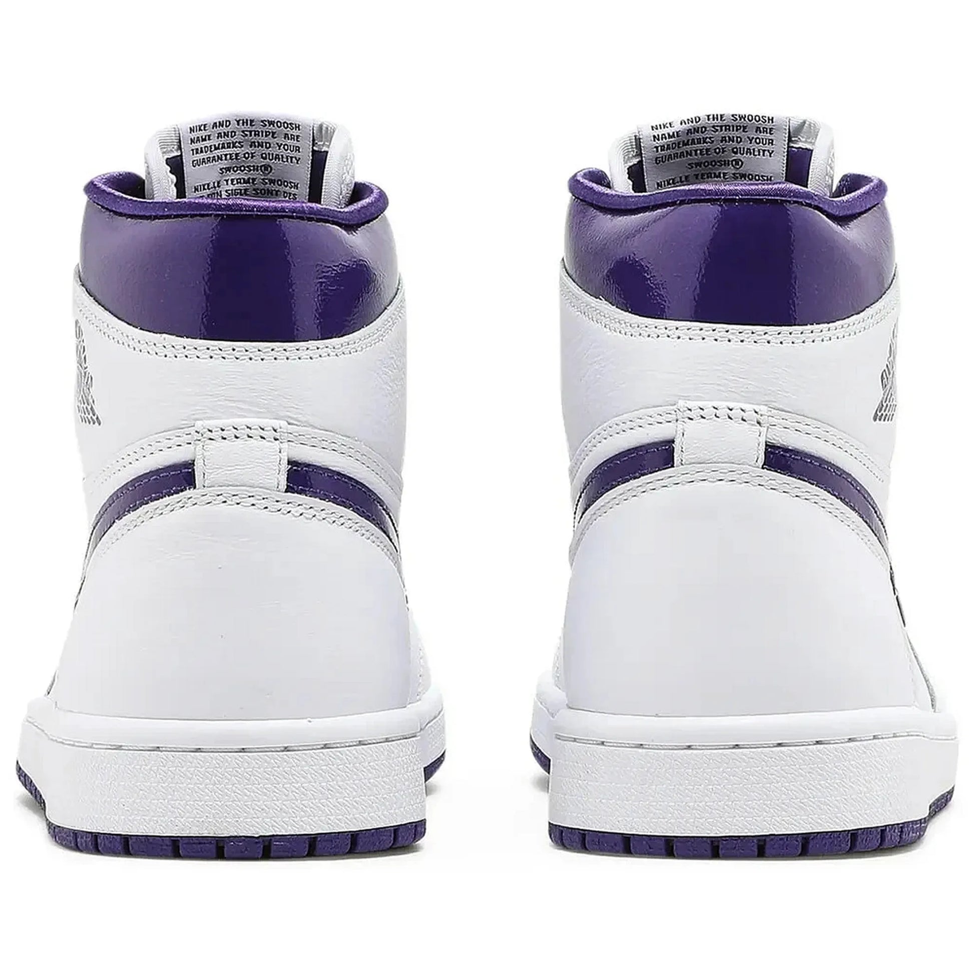 Nike Air Jordan 1 Retro High OG Wmns Court Purple – Damen High-Top Sneaker in Weiß und Lila mit glänzendem Fersenbereich, Rückansicht des Paars im klassischen Retro-Stil.