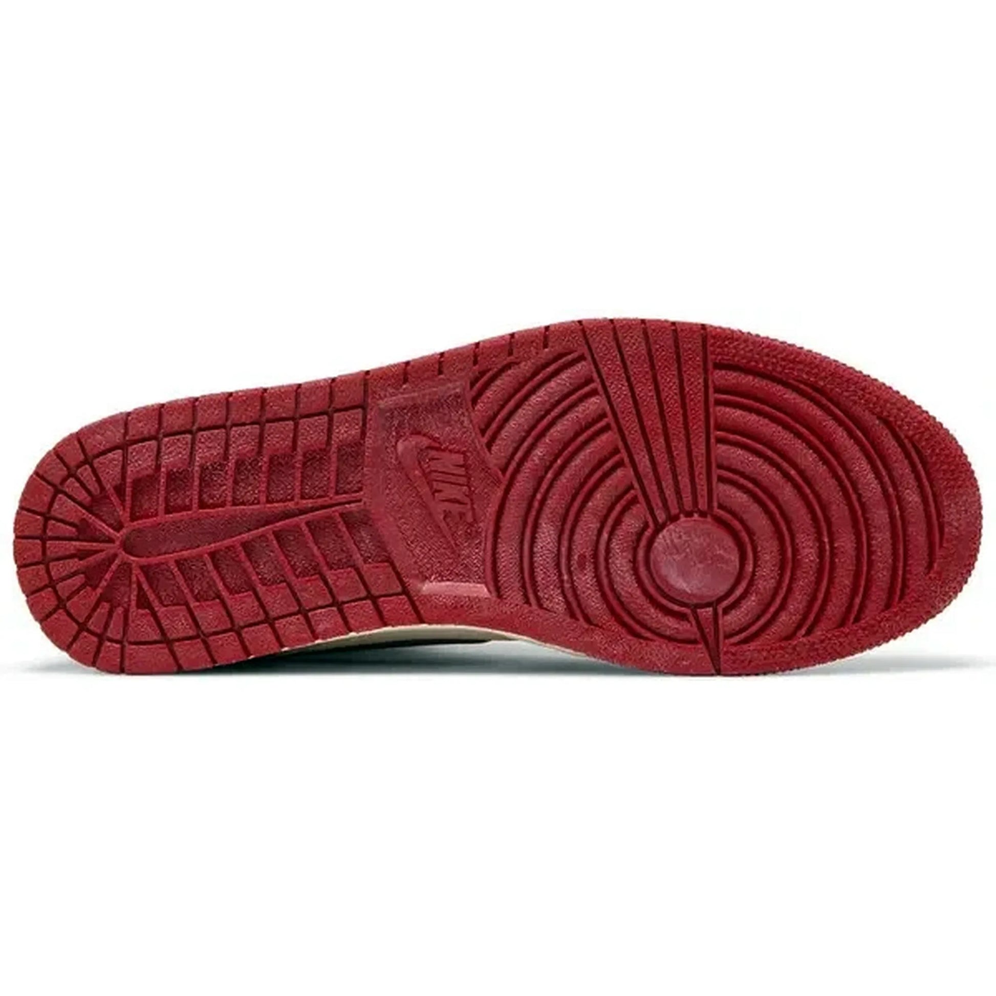Air Jordan 1 Retro High OG Chicago Lost and Found – Kultiger Nike Sneaker mit roter Gummisohle, Unteransicht der klassischen Air Jordan Laufsohle im Retro-Stil.