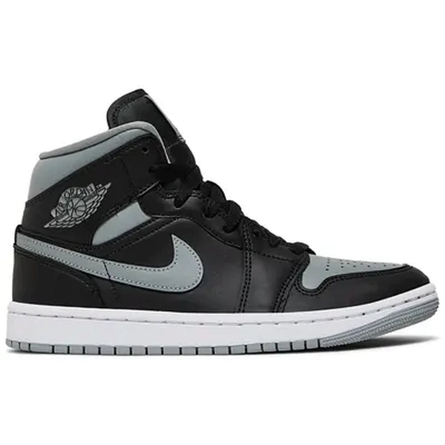 Nike Air Jordan 1 Mid Wmns Shadow – Klassische Damen Sneaker in Schwarz und Grau mit ikonischem Wings-Logo, rechte Seitenansicht der Mid-Top Version.