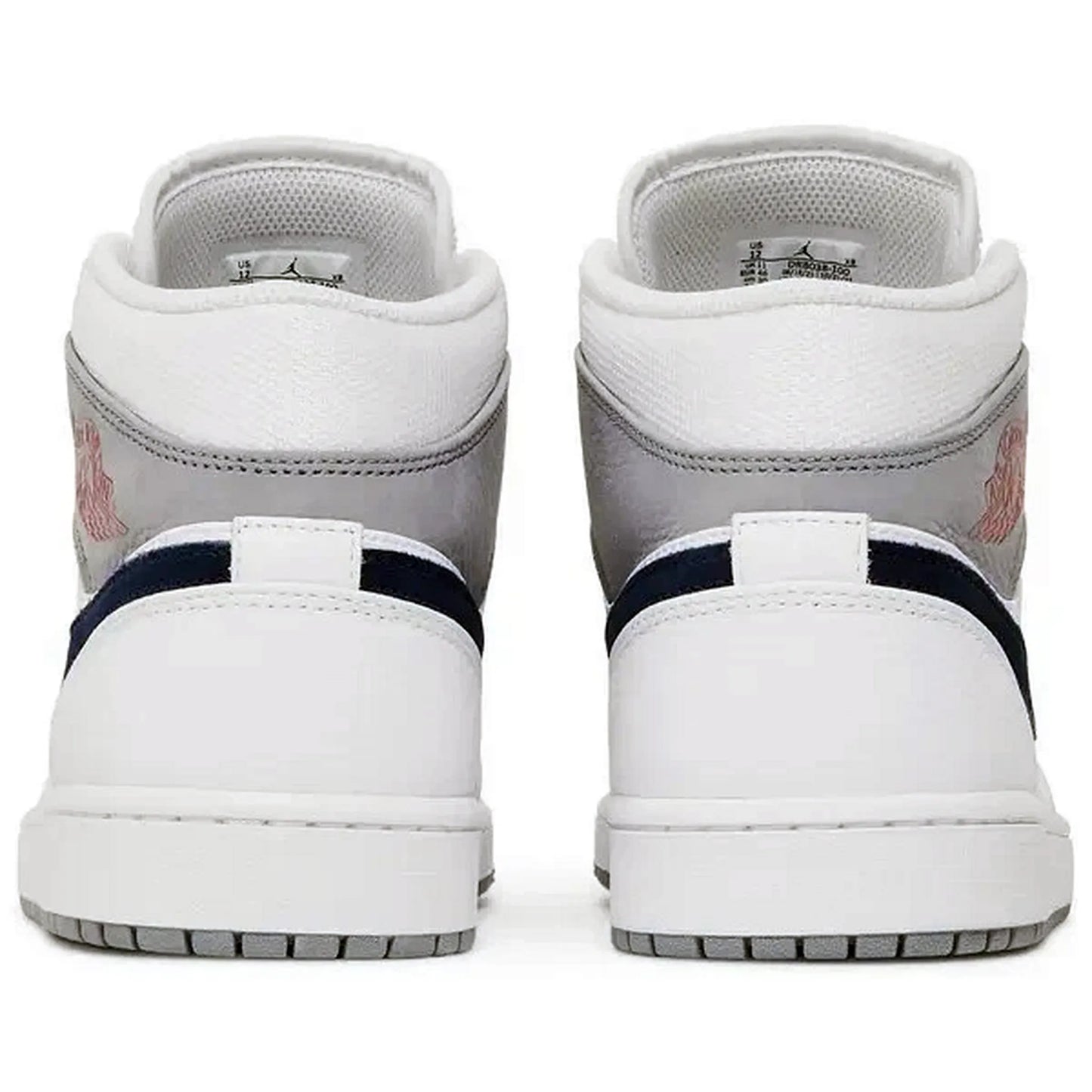 Air Jordan 1 Mid Paris White Sneaker – Weiß-graue Nike Basketballschuhe mit navyfarbenem Swoosh und rotem Wings-Logo, Rückansicht des Paars für Herren und Damen.