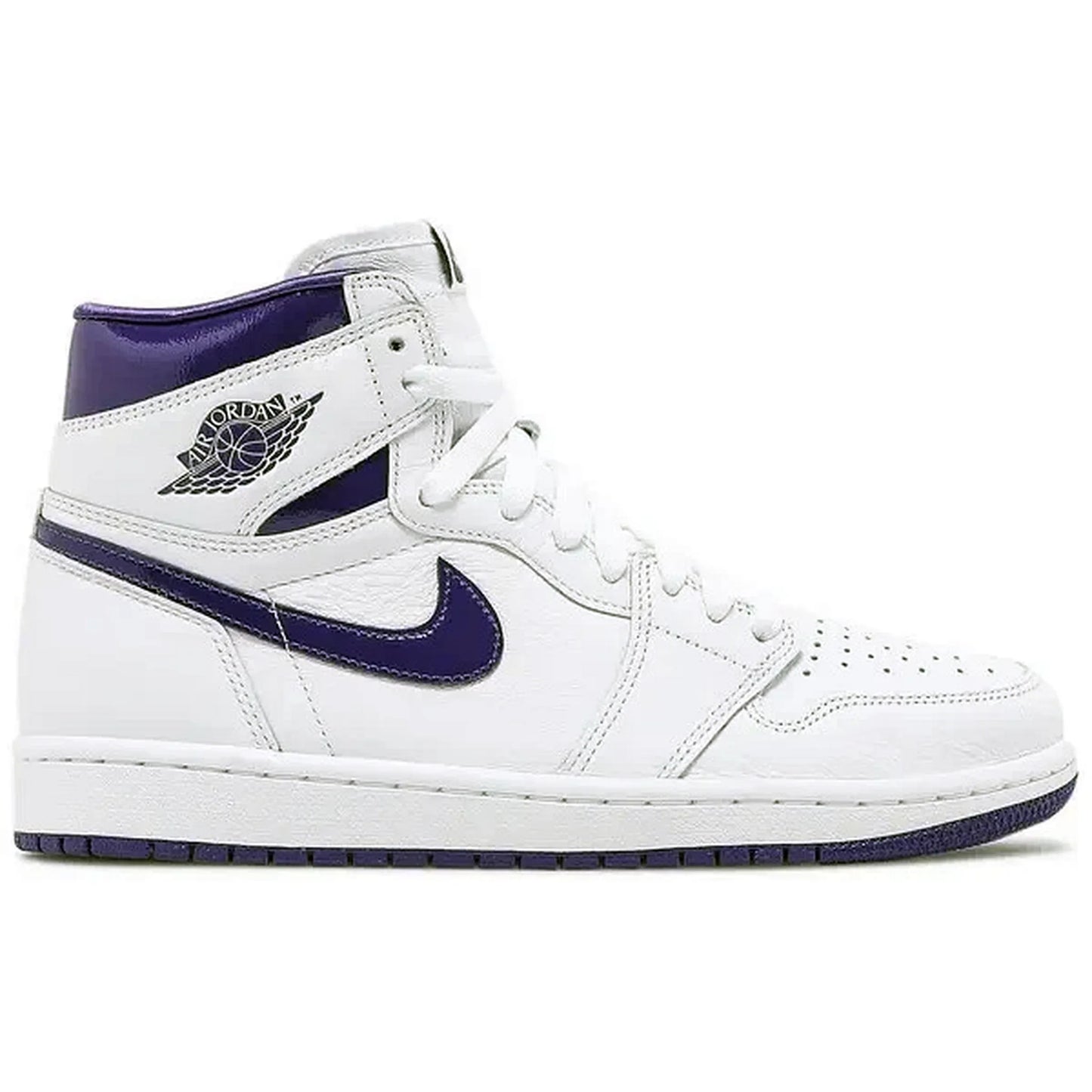 ChatGPT:

Nike Air Jordan 1 Retro High OG Wmns Court Purple – Weißer Damen High-Top Sneaker von Nike mit violettem Swoosh und Wings-Logo, Seitenansicht links der Retro-Ausgabe.