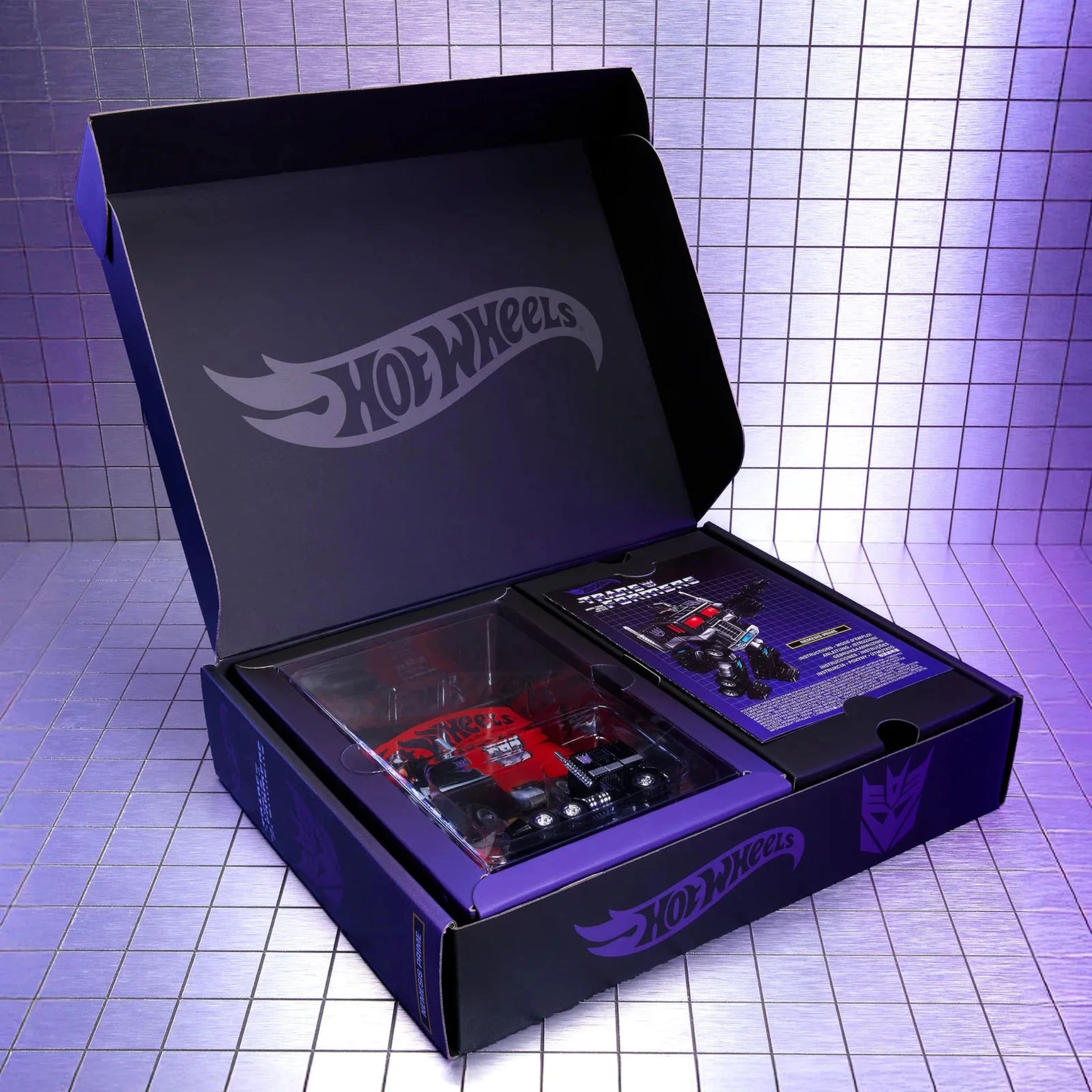 Hot Wheels Limited Edition Transformers Set – exklusive Sammlerbox mit zwei detailreichen Fahrzeugmodellen in hochwertiger Präsentationsverpackung im Neon-Design.