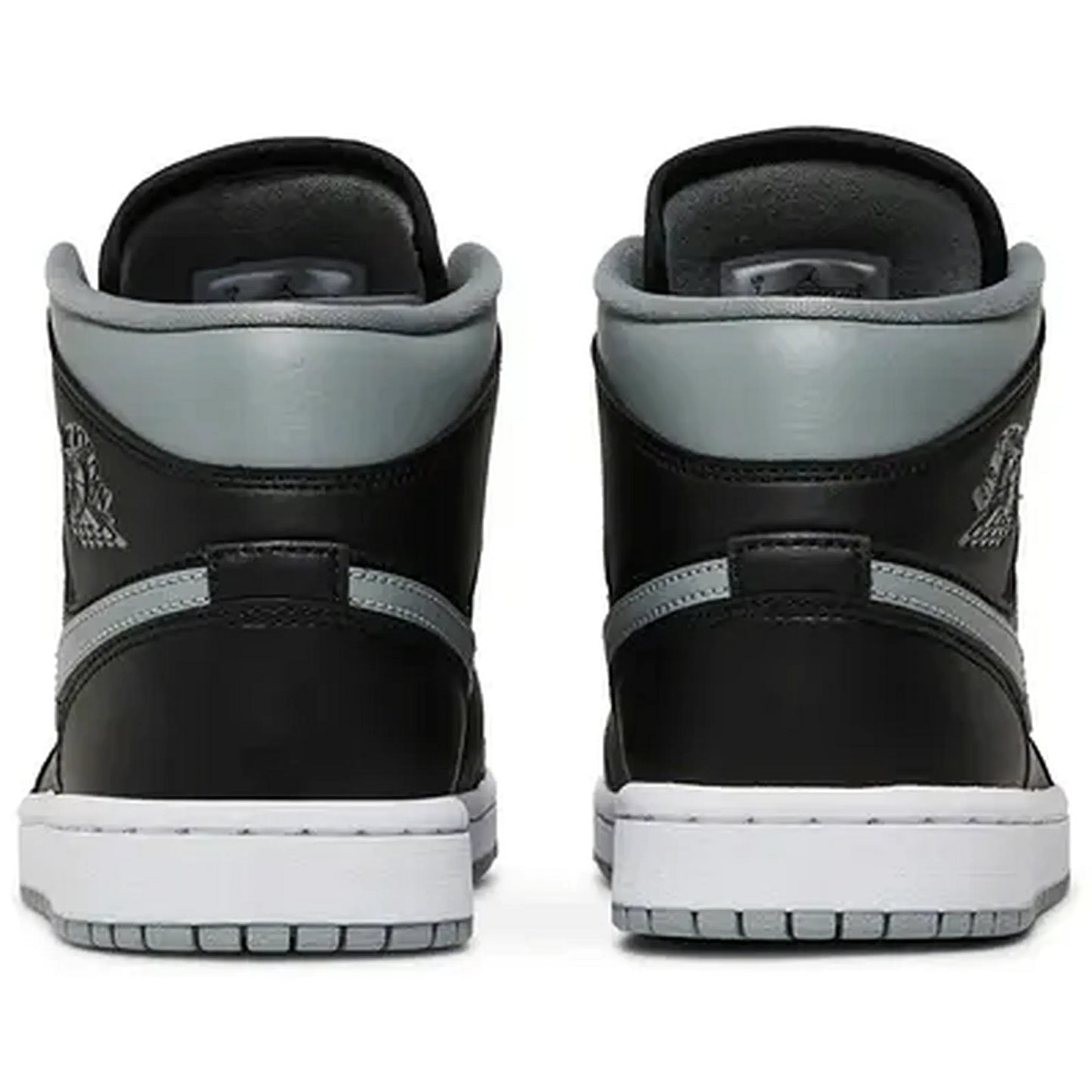 Nike Air Jordan 1 Mid Wmns Shadow – Damen Sneaker in Schwarz und Grau, Rückansicht des Paars mit hellgrauem Schaft und klassischer Air Jordan Silhouette.
