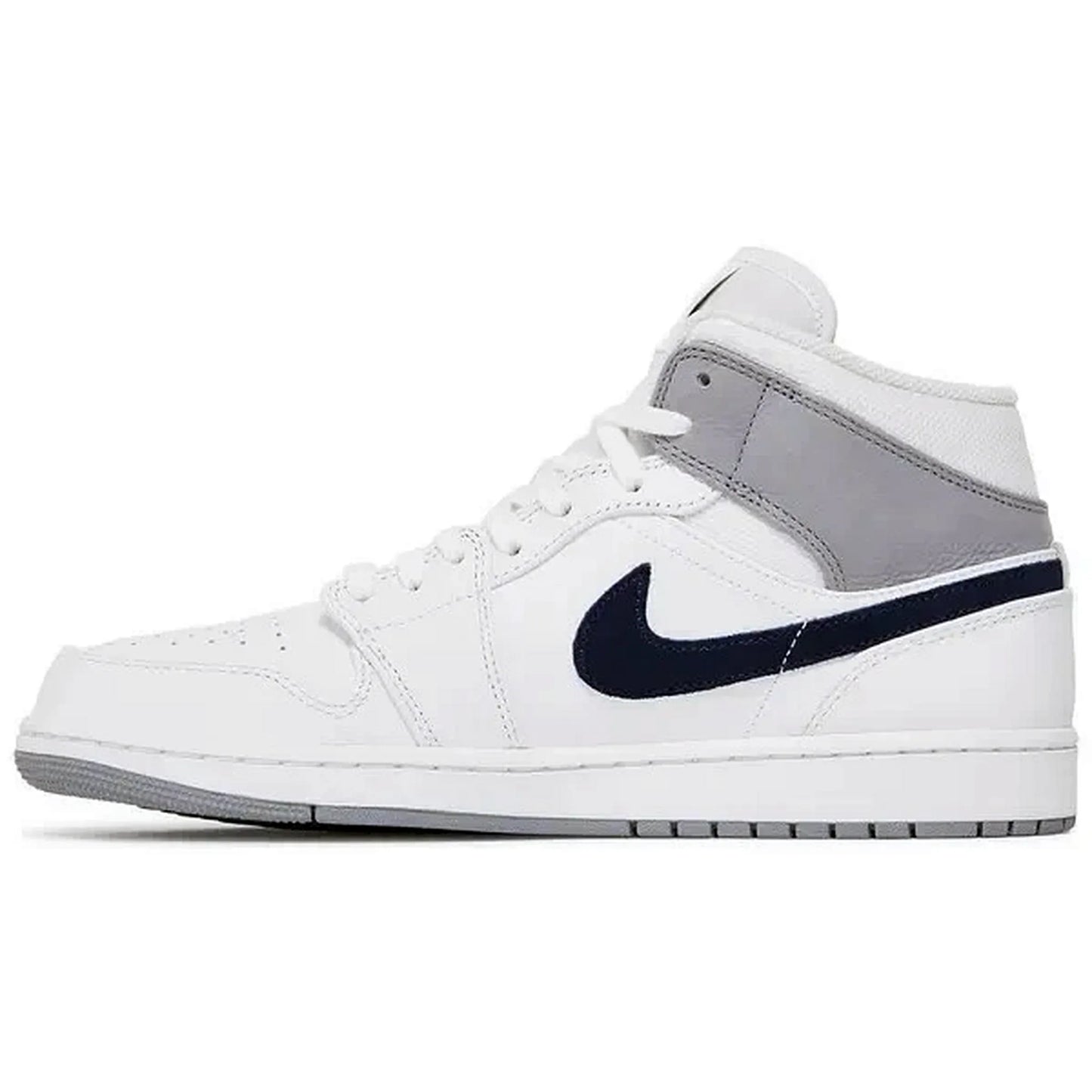 Air Jordan 1 Mid Paris White Sneaker – Weiße und graue Nike Basketballschuhe mit navyfarbenem Swoosh, Seitenansicht links für Herren und Damen.