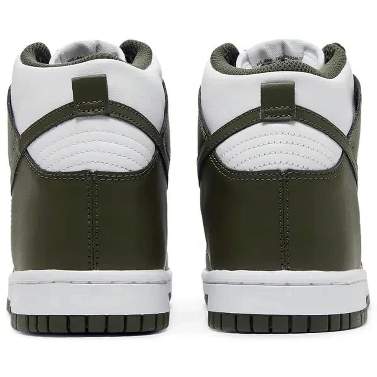 Nike Dunk High Retro GS Cargo Khaki – Rückansicht des weißen und olivgrünen High-Top-Sneakers mit verstärkter Ferse und klassischem Nike-Branding