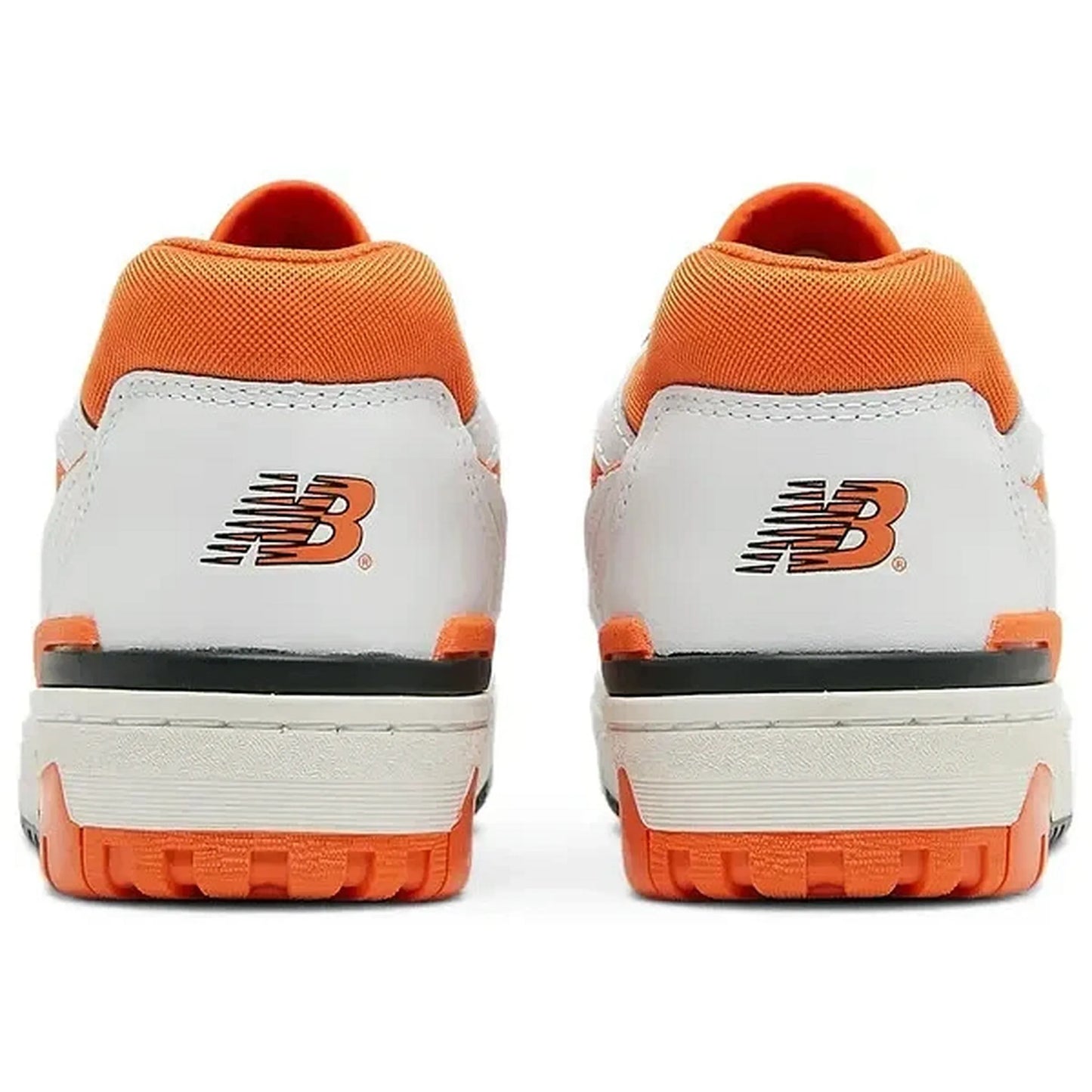 New Balance 550 Syracuse – Rückansicht des weißen Ledersneakers mit orangefarbenem Futter und gesticktem New-Balance-Logo auf der Ferse.
