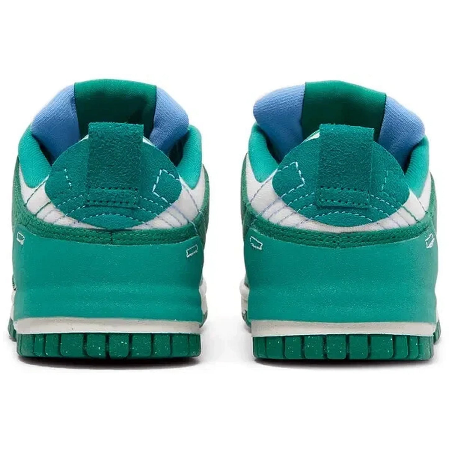 Nike Dunk Low Disrupt 2 Wmns Phantom University Blue – Rückansicht des grünen Damen-Sneakers mit weißen Nähten, blauer Innenpolsterung und minimalistischem Design auf weißem Hintergrund