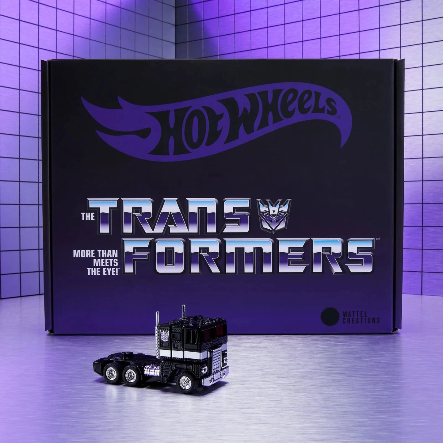 Mattel Hot Wheels Nemesis Prime – detailgetreues Transformers-Sammlermodell in limitierter Edition mit schwarzem Truck-Design und exklusiver Hot-Wheels-Verpackung.