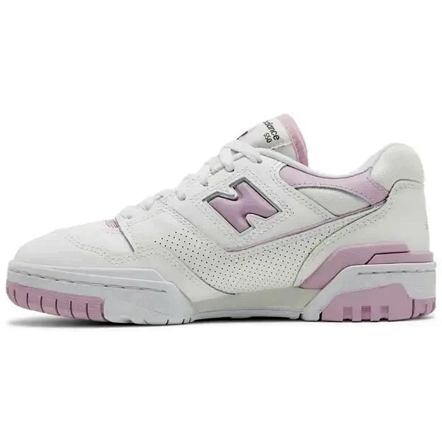 New Balance 550 Wmns White Bubblegum Pink – Damen-Sneaker in Weiß mit rosafarbenen Details, perforiertem Obermaterial und klassischem 550-Logo, Seitenansicht mit Fokus auf das feminine Retro-Design.