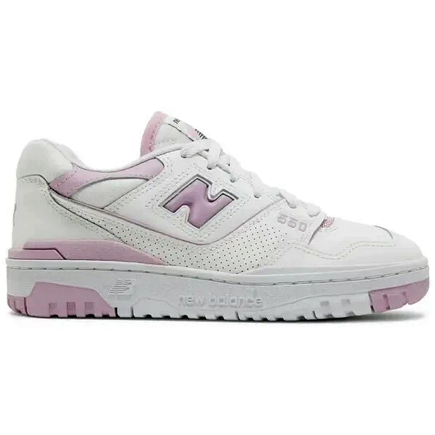 New Balance 550 Wmns White Bubblegum Pink – Seitenansicht des weißen Damen-Sneakers mit zarten rosafarbenen Akzenten, perforiertem Leder und klassischem Retro-Design für einen femininen Streetwear-Look.