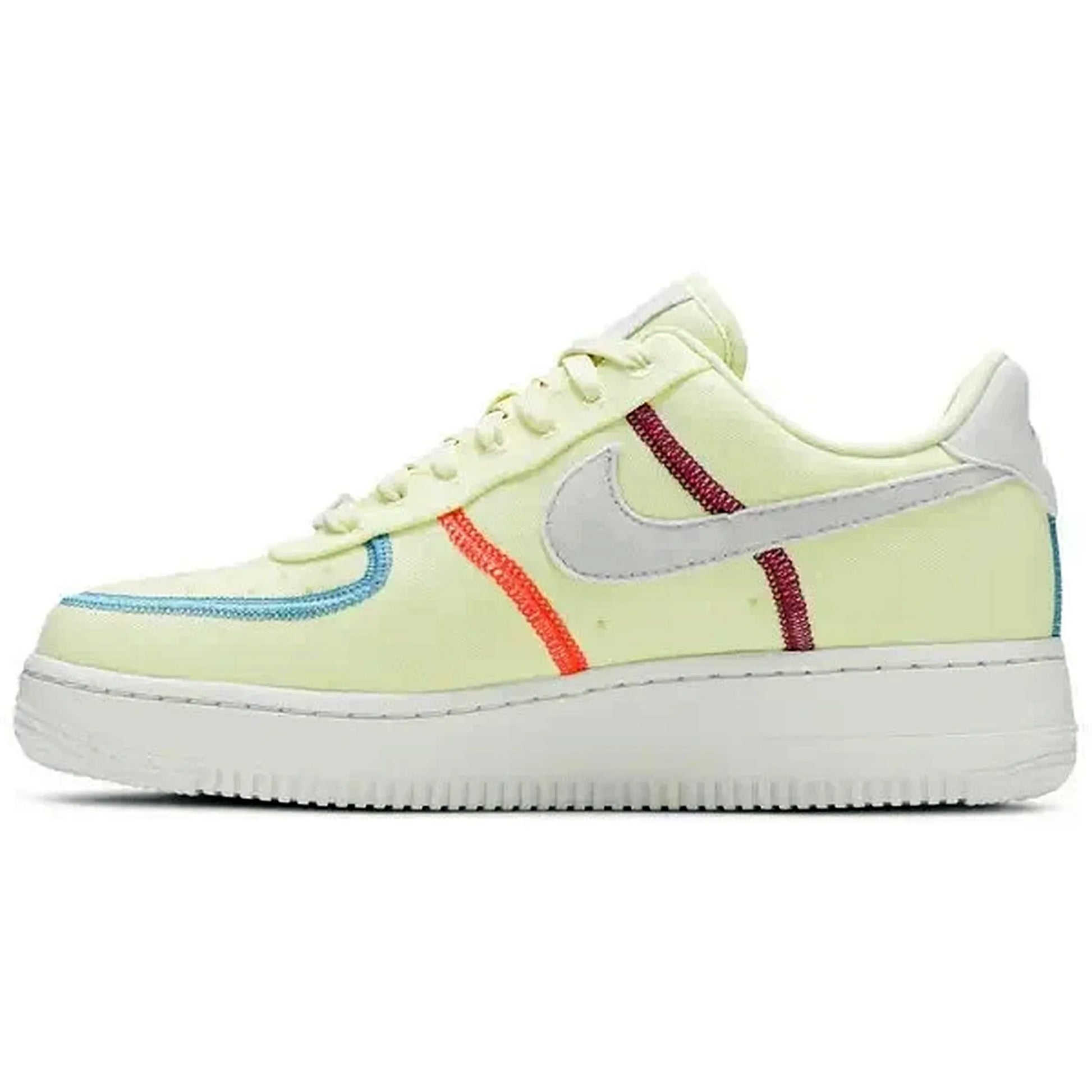 Nike Air Force 1 LX Wmns Life Lime Damen Sneaker in hellgrün mit weißen Elementen und bunten Ziernähten, Seitenansicht auf weißem Hintergrund