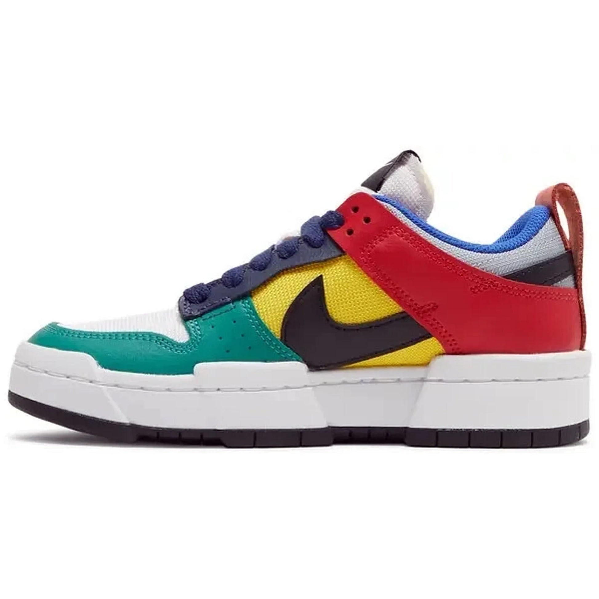 Nike Dunk Low Disrupt Multi-Color – Innenansicht des farbenfrohen Sneakers mit gelbem Mittelteil, rotem Fersenbereich, grünem Vorderfuß und schwarzem Swoosh auf weißem Hintergrund