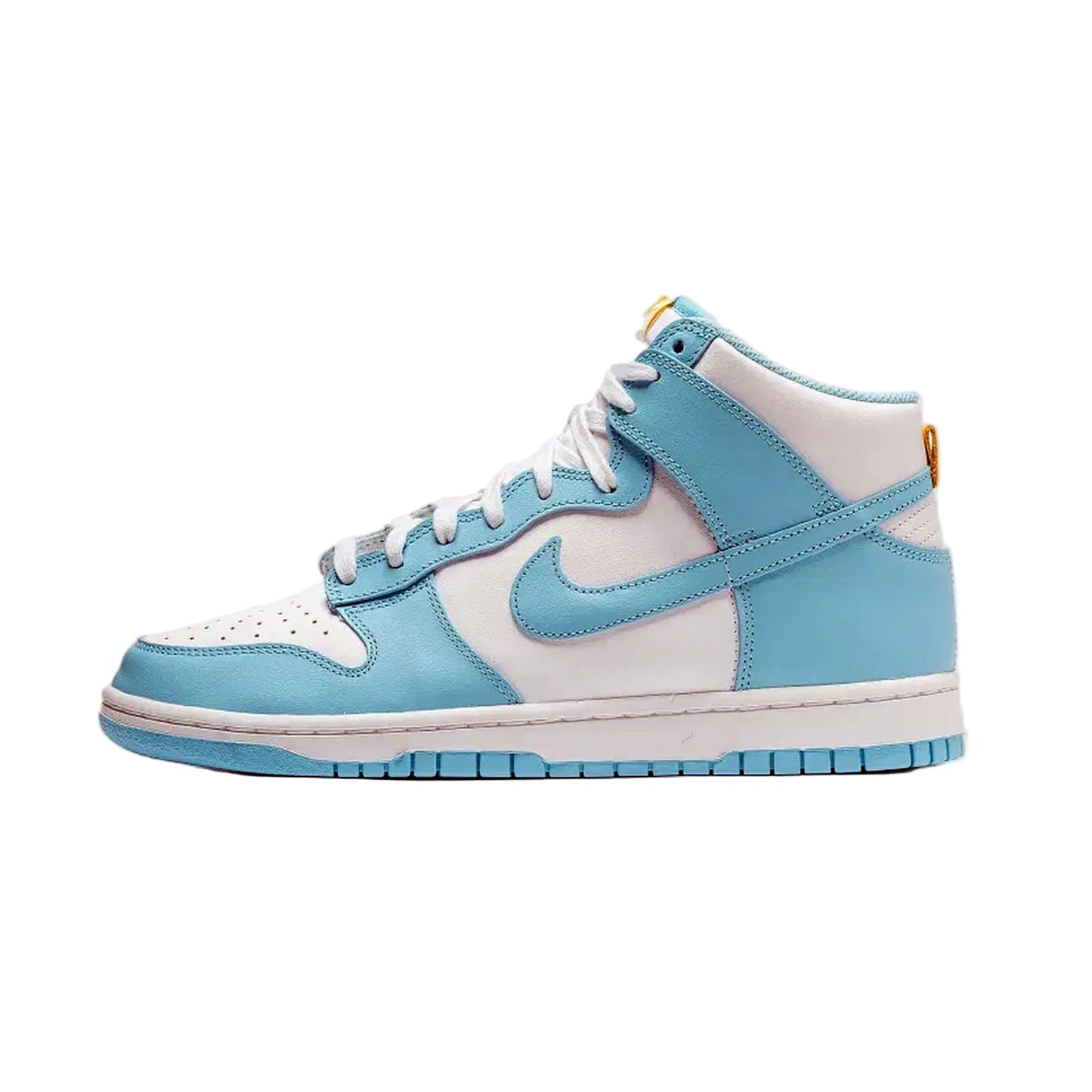 Nike Dunk High Blue Chill – Seitenansicht – blauer und weißer High-Top-Sneaker aus Glattleder mit perforierter Zehenbox, weißer Mittelsohle und hellblauer Gummiaußensohle