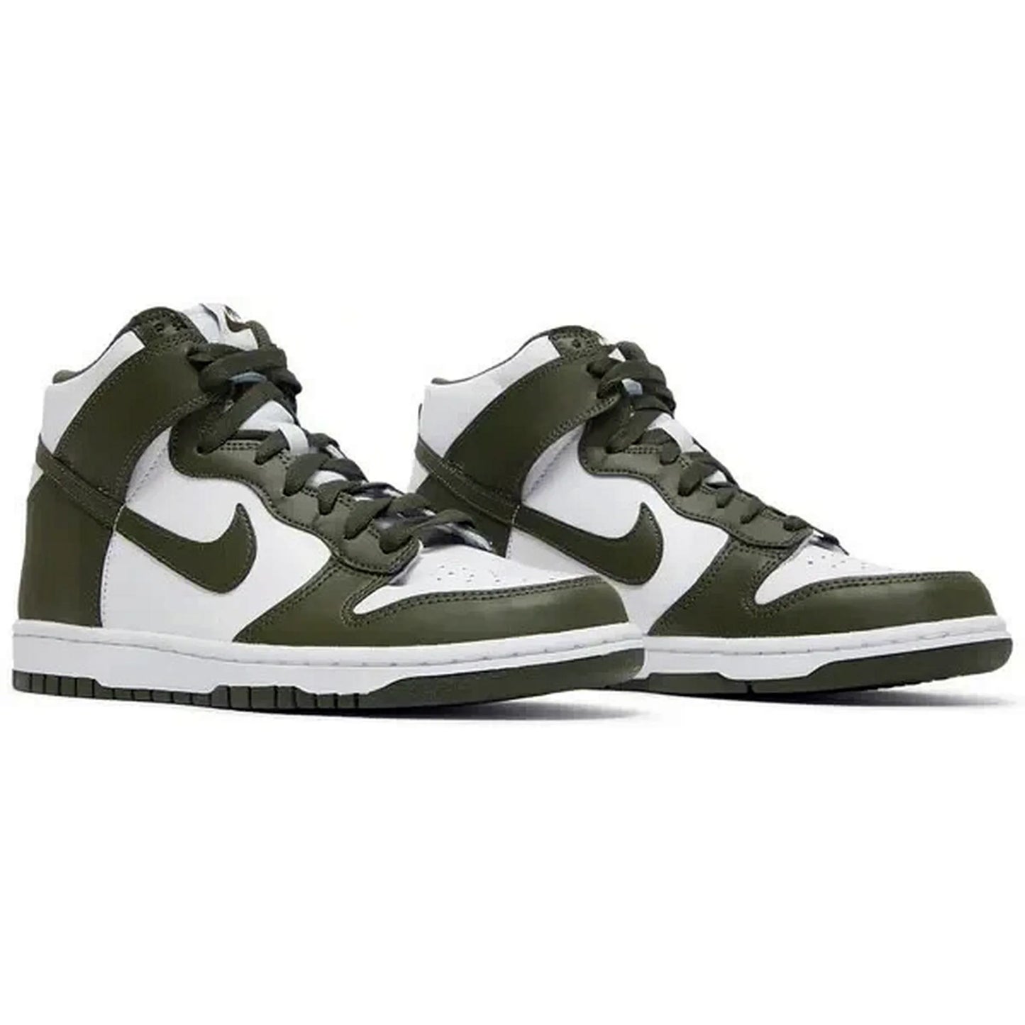 Nike Dunk High Retro GS Cargo Khaki – Paaransicht des grünen und weißen High-Top-Sneakers mit Retro-Design, ikonischem Swoosh und zweifarbiger Außensohle