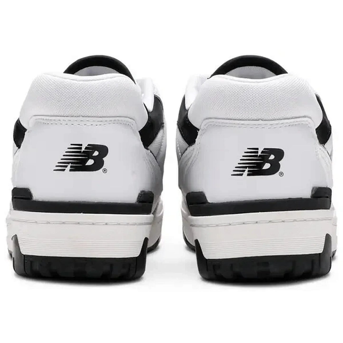 ChatGPT:

New Balance 550 Sea Salt Black – Rückansicht des weißen Sneakers mit schwarzem „NB“-Logo, gepolsterter Ferse und zweifarbiger Retro-Außensohle.