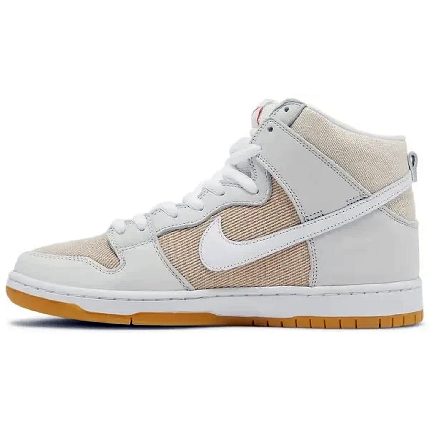 Nike SB Dunk High Pro ISO Orange Label Unbleached Natural – Seitenansicht des beigen High-Top-Sneakers mit weißem Swoosh, Canvas-Textur und heller Gummisohle auf weißem Hintergrund.