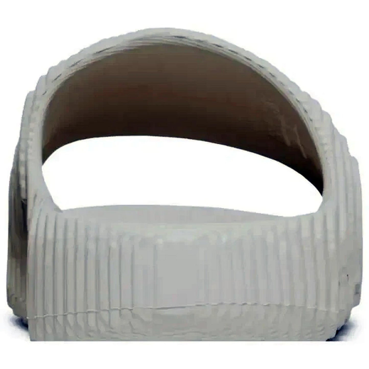 Adidas Adilette 22 Slides in Aluminium-Grau, Rückansicht der Sandale mit sichtbarem Fußbett und strukturierter Oberfläche, fotografiert auf weißem Hintergrund.